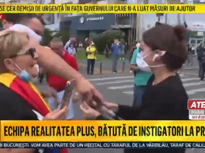 Nu mai vrei democrație când bagi în spital doi jurnaliști