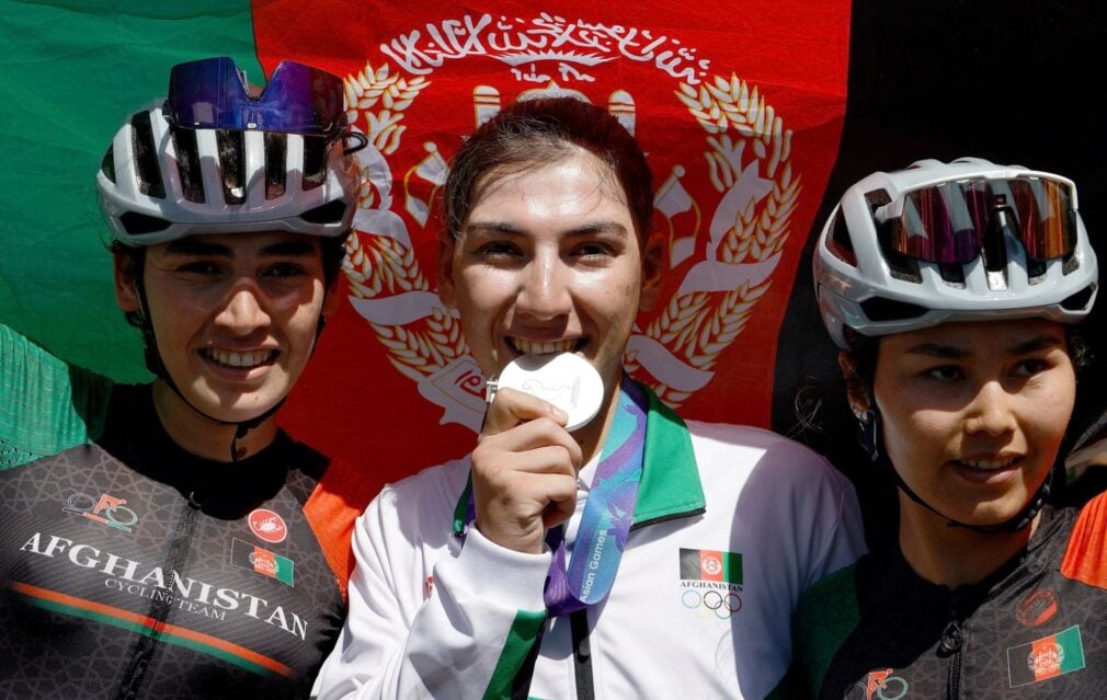 Povestea emoționantă a ciclistei Fariba Hashimi. Deghizată în bărbat în Afganistan, medaliată cu argint la Jocurile Asiatice