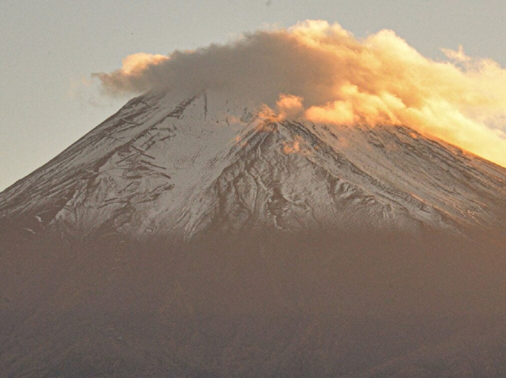 Fotografa de pe Muntele Fuji care le arată alpiniștilor pericolele de pe vârf: „Un asemenea peisaj nu poate fi creat”