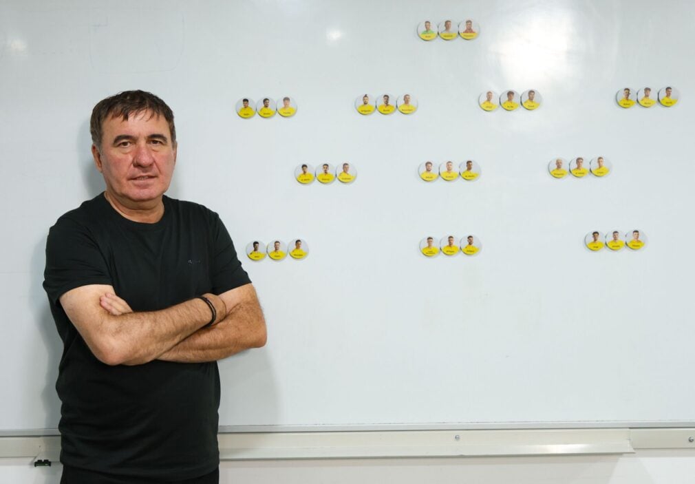 Hagi schimbă sistemul la națională. Doar doi titulari din Superliga în meciul contra Suediei