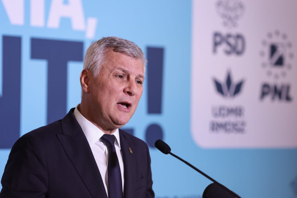 Dezbaterea despre uniformele școlare, încheiată brusc de Daniel Zamfir. Liderul senatorilor PSD a ieșit din emisiune după o întrebare despre „neomarxism”