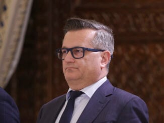 Compania care a dus politicieni la Mykonos apare și în documentele unui șef de la Cotroceni