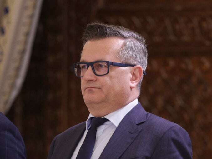 Compania care a dus politicieni la Mykonos apare și în documentele unui șef de la Cotroceni