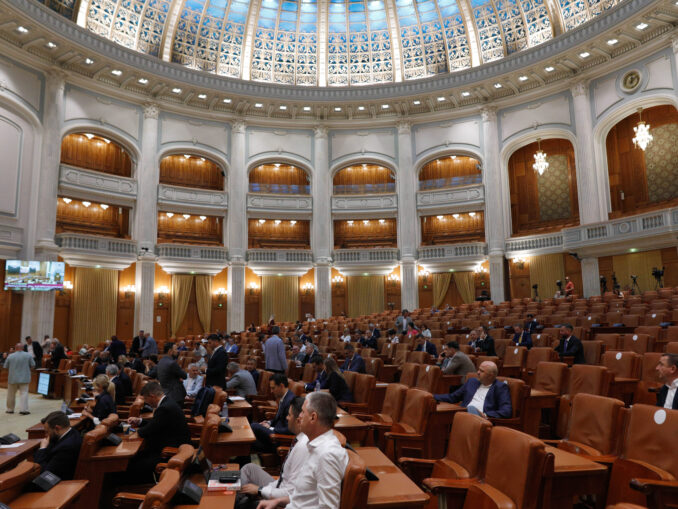Parlamentul refuză investigarea zborurilor private ale demnitarilor către Mykonos și Nisa