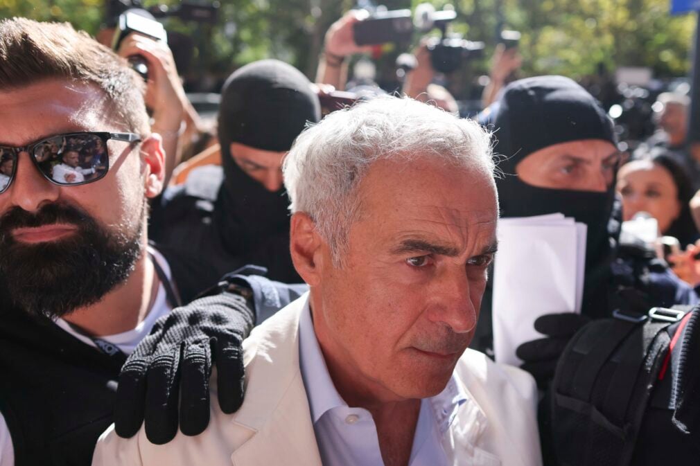 Călin Georgescu, adus cu duba la DIICOT. Fostul candidat la prezidențiale, audiat