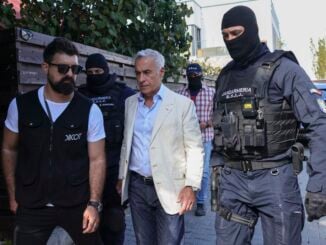 Georgescu, un nou mesaj din arest: „Pe unii vă aud” / „Țara trece prin vremuri grele” / „Minciuna se va arde singură”