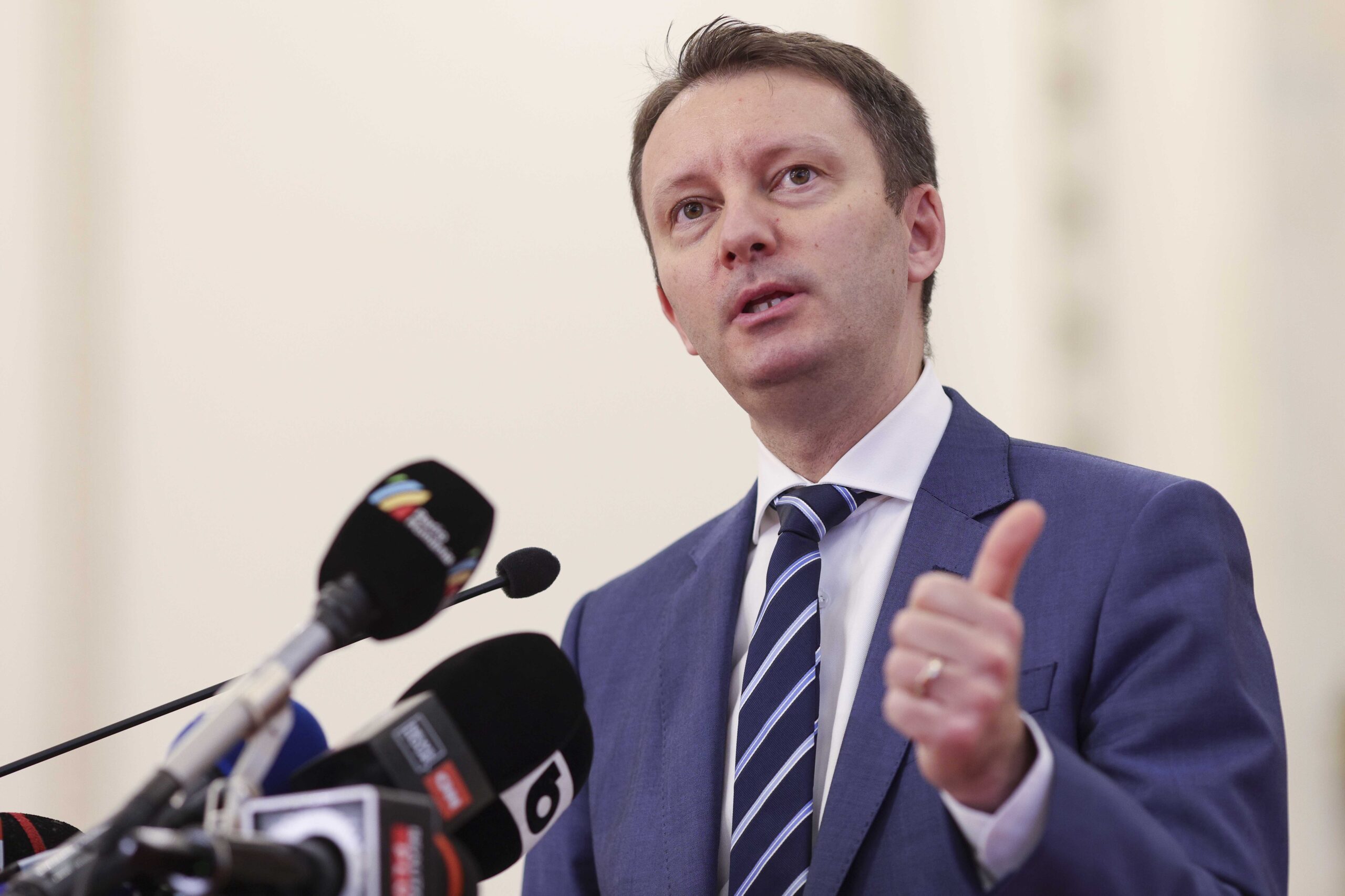 INTERVIU Siegfried Mureșan: Vehiculul anticipatelor nu trebuia exclus / Un președinte e puternic când își folosește prerogativele / PSD riscă să devină o copie palidă a AUR / Anticipatele, cea mai mare temere a lui Grindeanu