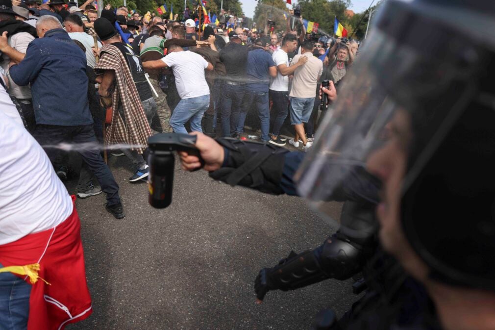 Ciobani pașnici și agitatori violenți. Relatarea unui jurnalist agresat la protestul din București