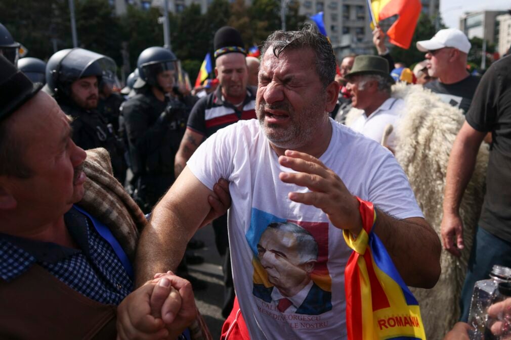 LIVE Protestul oierilor, deturnat. Violențe fără precedent în Piața Victoriei. Protestatarii se bat cu jandarmii. Gaze lacrimogene, bâte, Piața Victoriei, blocată – VIDEO