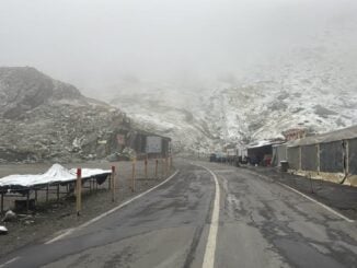 VIDEO Transfăgărășanul, acoperit de zăpadă. A nins pentru a doua noapte la rând