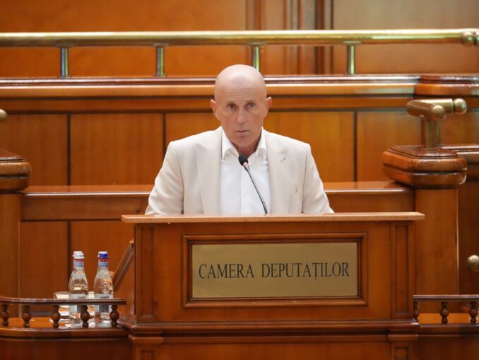 Mugur Mihăescu, atac la PNL după ce legea privind supraimpozitarea contractelor part-time a fost scoasă de pe ordinea de zi a Camerei Deputaților