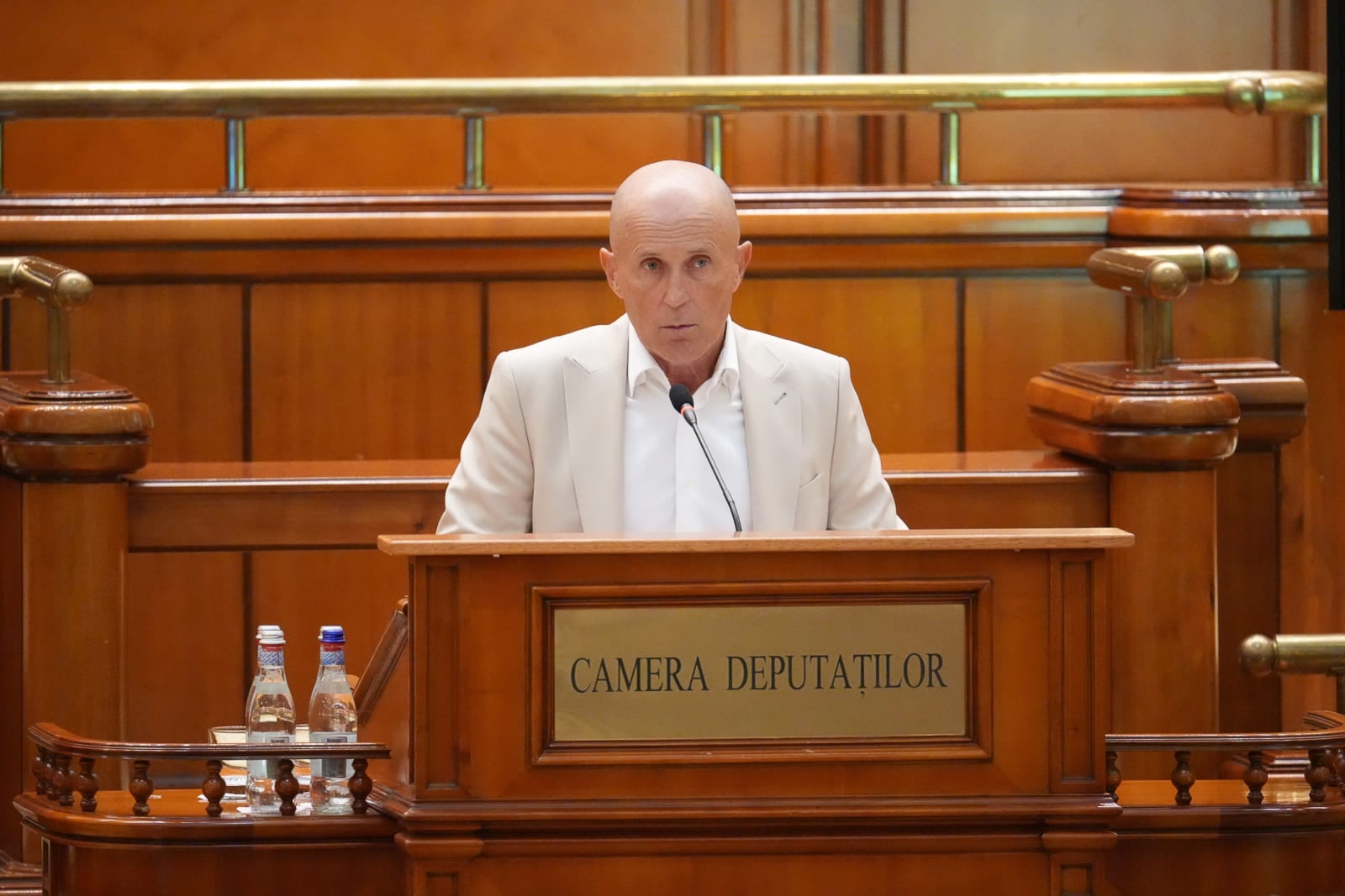 VIDEO Mugur Mihăescu, ironii despre legea antreprenoriatului feminin: „Câini antreprenori și crocodili antreprenori”. Reacțiile Andreei Raicu și ale lui Virgil Ianțu