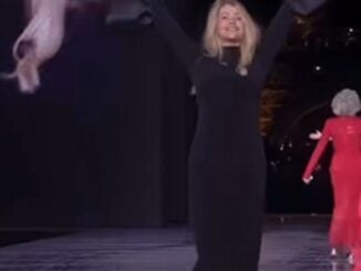 VIDEO Nadia Comăneci, pe podium la Paris alături de Celine Dion, Jane Fonda și Viola Davis. A purtat creații românești