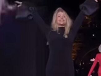 VIDEO Nadia Comăneci, pe podium la Paris alături de Celine Dion, Jane Fonda și Viola Davis. A purtat creații românești