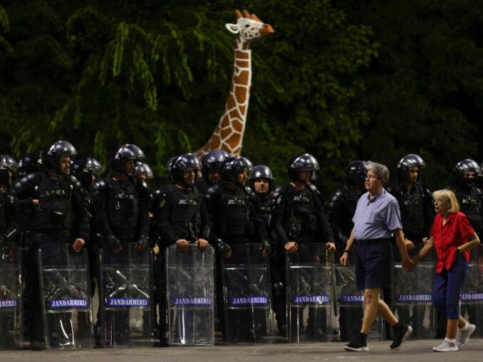 O nouă manifestație, în Piaţa Victoriei. Jandarmeria vine cu precizări