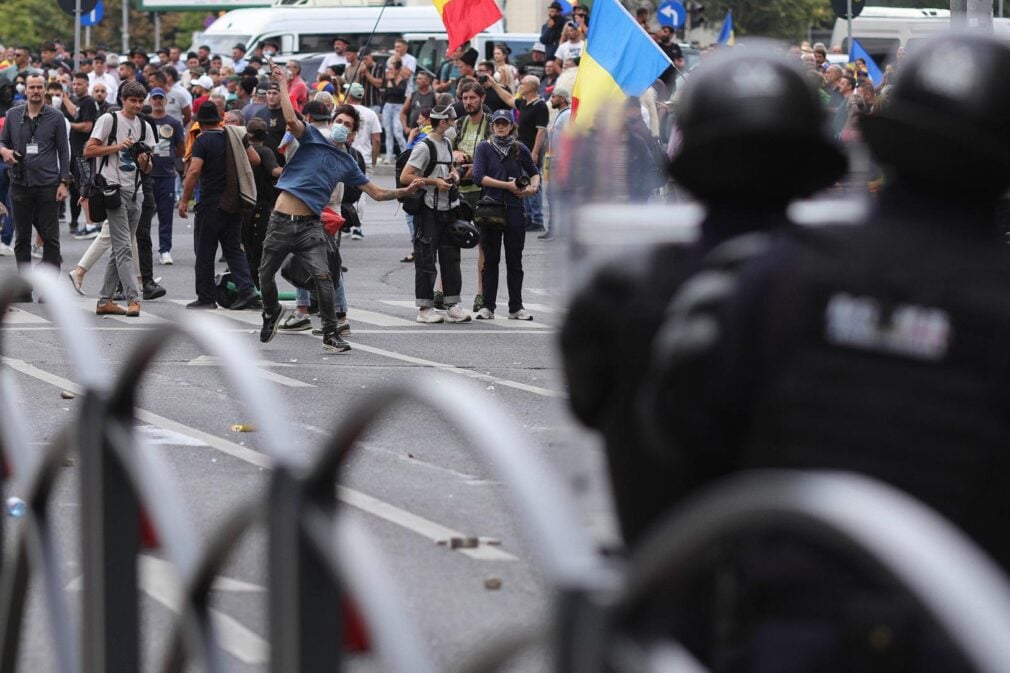 Reacția AUR despre cei doi protestatari violenți din Piața Victoriei, asociați cu partidul: nu mai sunt membri de ani buni