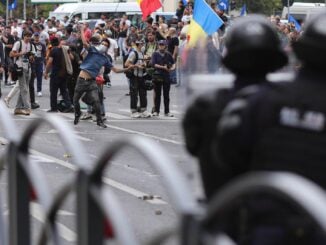 Reacția AUR despre cei doi protestatari violenți din Piața Victoriei, asociați cu partidul: nu mai sunt membri de ani buni