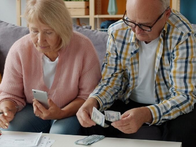 Diferența salarială de la 5% la peste 30%. Cum se mărește decalajul dintre femei și bărbați la pensie