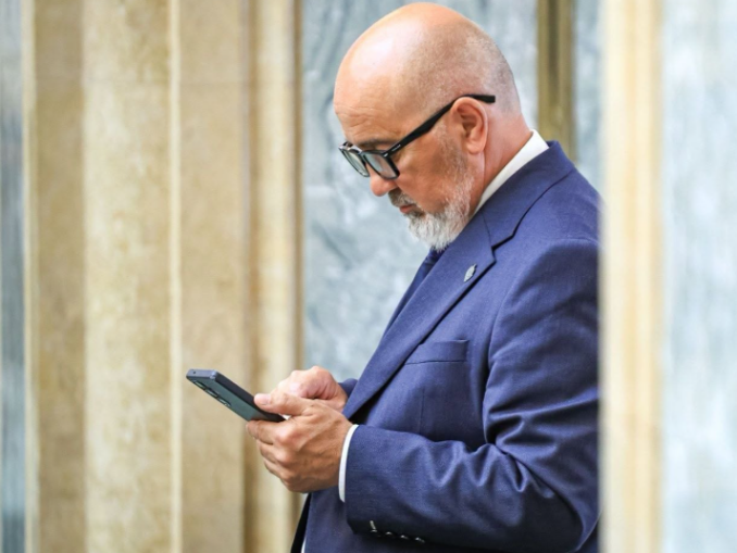 Un senator a plecat din USR. Partidul îl acuză că-și pregătește trecerea la suveranism