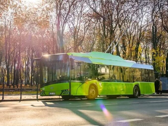 „Continuăm investițiile în transportul public”: Primăria Capitalei lansează licitația pentru 100 de troleibuze electrice. Cât valorează în total