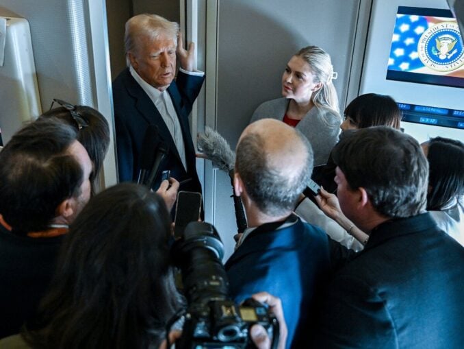 Casa Albă interzice accesul jurnaliștilor CNN la bordul Air Force One în timpul deplasării lui Donald Trump
