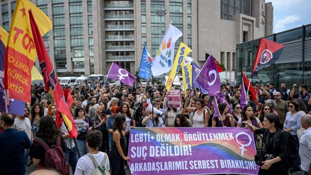 Presiuni asupra presei din Turcia. Site de știri independent, închis pentru „propagandă LGBTQ+”