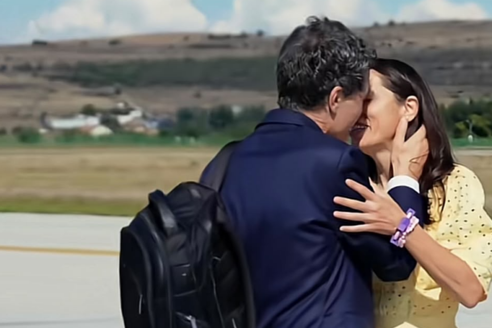 VIDEO Nicușor Dan, moment tandru cu Mirabela Grădinaru înainte de plecarea la New York