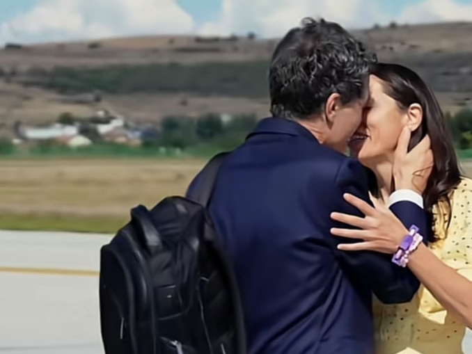 VIDEO Nicușor Dan, moment tandru cu Mirabela Grădinaru înainte de plecarea la New York