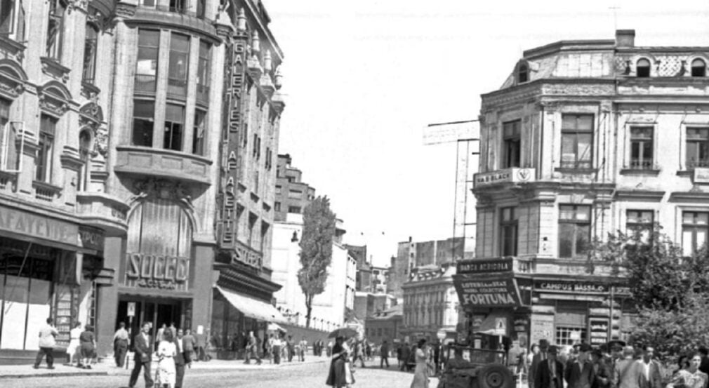 Primul magazin universal din România a fost deschis în 1914, la Sibiu. Vezi și povestea Galeriilor Lafayette, primul mall al Bucureștiului