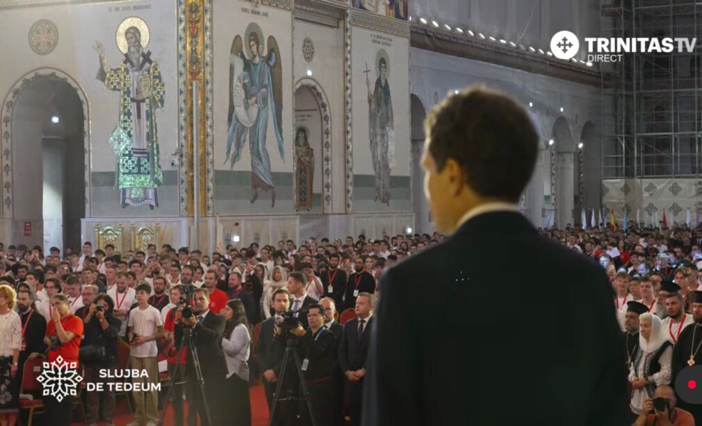 Toți tinerii ortodocși ai președintelui. Ziua în care Nicușor Dan s-a ținut de covorul roșu – REPORTAJ