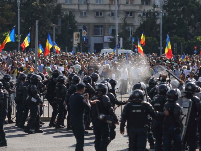 UPDATE Fermierii îl amenință pe Bolojan că vor bloca drumurile din țară: Plecăm spre Valea Oltului şi Comarnic-Braşov / Nicușor Dan îi cheamă la Cotroceni