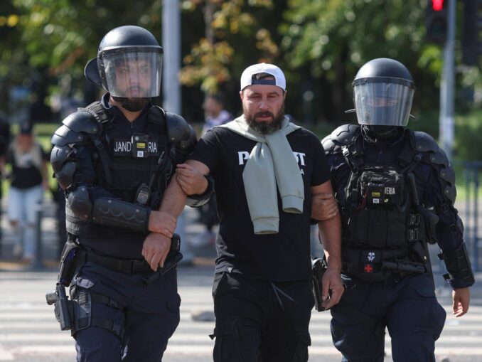 Dosar penal după protestul ciobanilor. 29 de percheziții în București și 15 județe pentru ultraj și distrugere