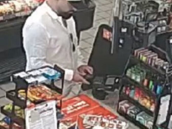 Rețele de români, acuzate că fură ajutoarele sociale ale americanilor. Cum sunt exploatate cardurile învechite