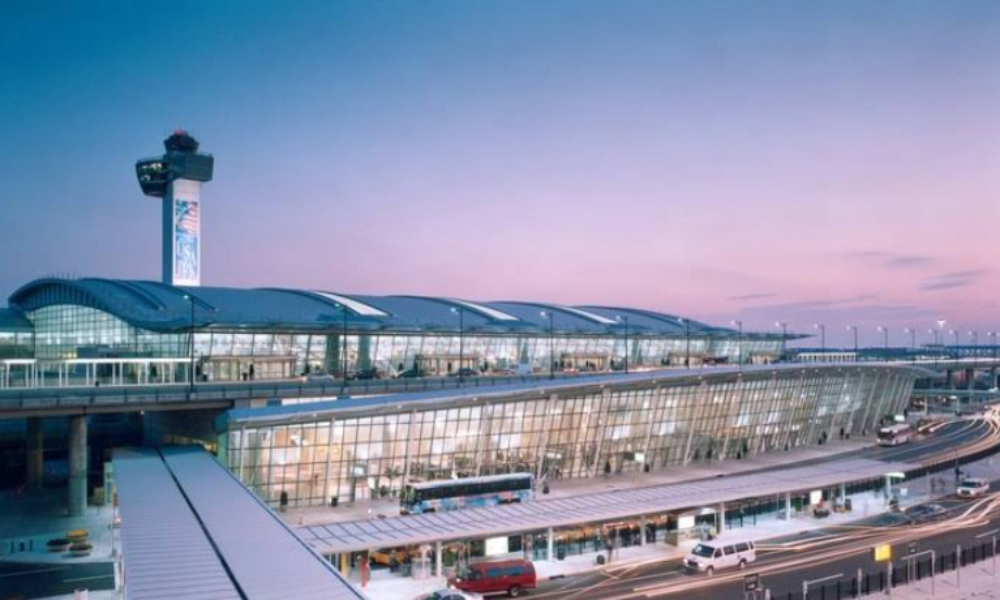 Zboruri oprite pe Coasta de Est a SUA, inclusiv pe aeroporturile din New York. O linie de fibră optică, tăiată accidental