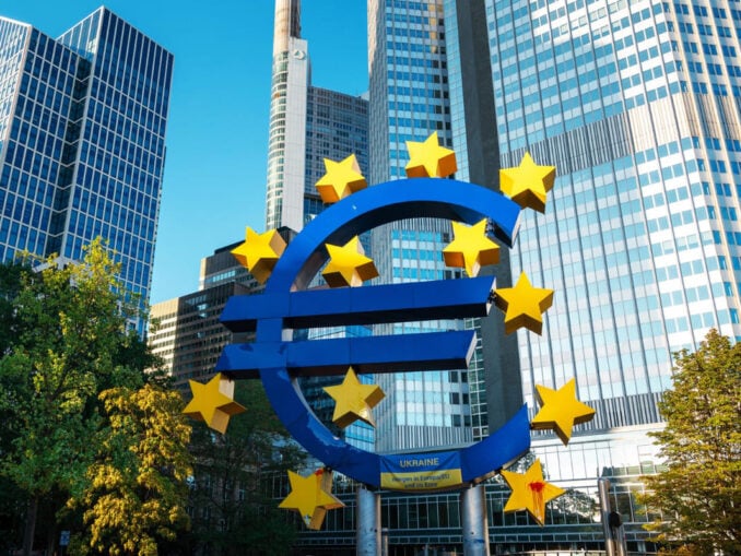 BCE a crescut dobânda la 2,5%. Ce români pot ajunge să plătească mai mult la credit