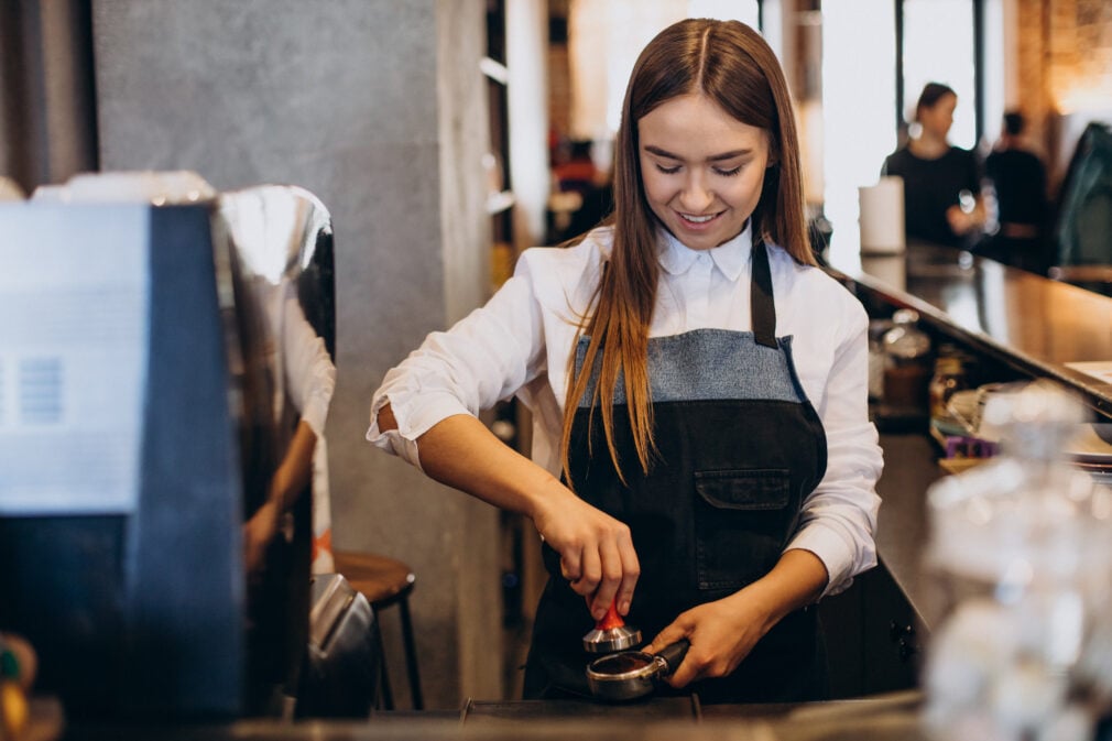 Joburile part-time la mare căutare. Retailul și turismul conduc în topul preferințelor candidaților