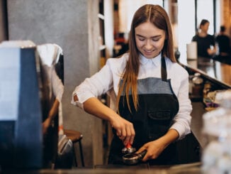 Joburile part-time la mare căutare. Retailul și turismul conduc în topul preferințelor candidaților