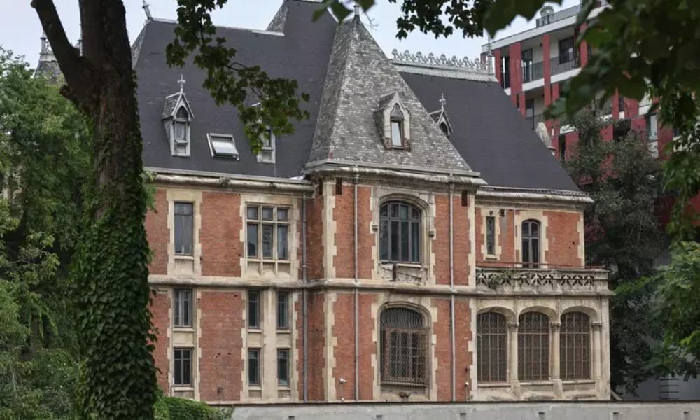 Castelul uitat din centrul Bucureștiului. Casa Niculescu-Dorobanțu, bijuteria de milioane ajunsă în paragină