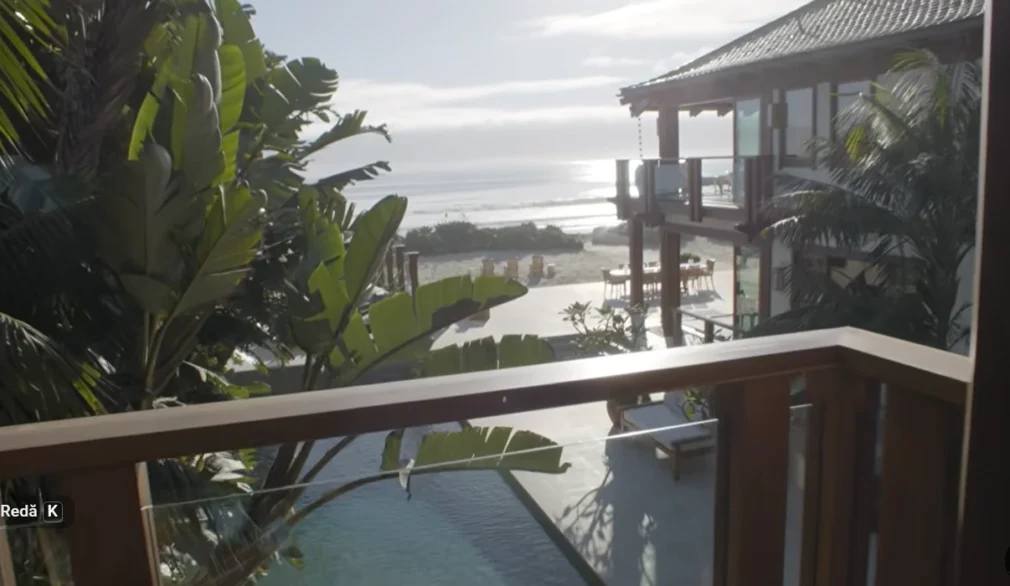 Acasă la Pierce Brosnan. Agentul 007 își vinde templul thailandez din Malibu. Cât costă să te simți ca Bond