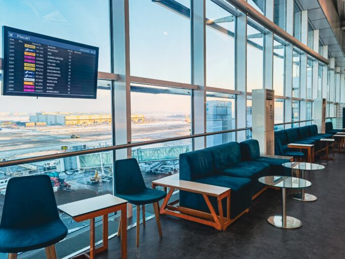 Otopeni își schimbă fața pentru pasagerii Business. Două lounge-uri premium, scoase la licitație