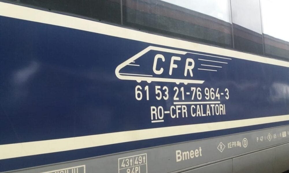 Tren de la CFR plin de călători, blocat pe podul Giurgiu–Ruse