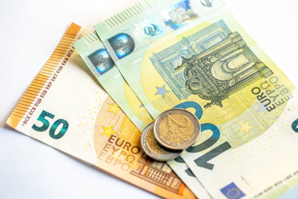 Ai 1.000 de euro? Cât poți câștiga într-un an și ce bănci oferă cele mai bune dobânzi