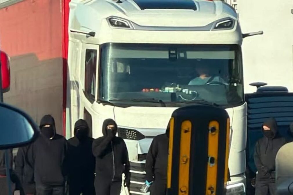 VIDEO Mișcare anti-migrație în portul Dover. Românii care se întorc în Marea Britanie pot fi afectați