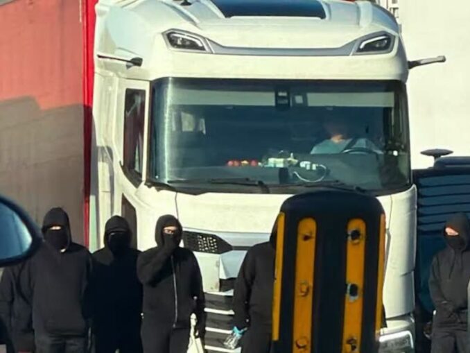 VIDEO Mișcare anti-migrație în portul Dover. Românii care se întorc în Marea Britanie pot fi afectați