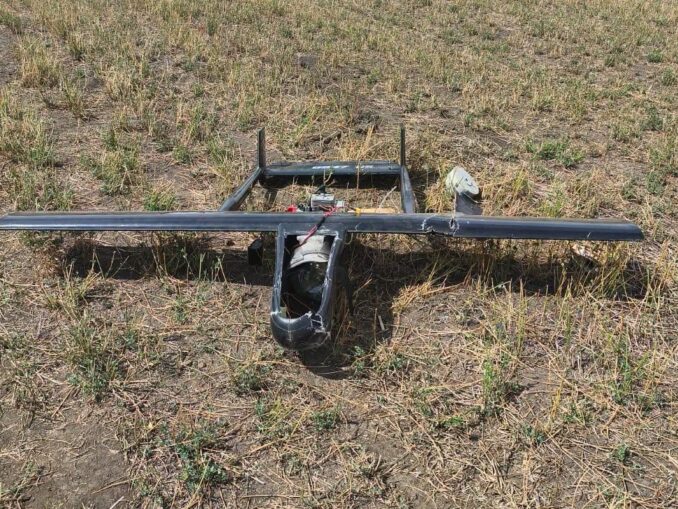 VIDEO Dronă descoperită pe un câmp din Vaslui. Trupele antitero, la fața locului