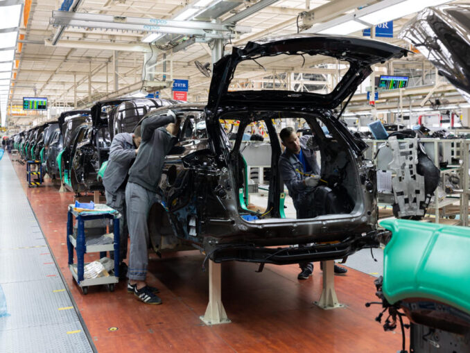 Dacia schimbă direcția după succesul Bigster. Ce model nu mai ajunge în showroom-uri și ce înseamnă pariul pe electrice