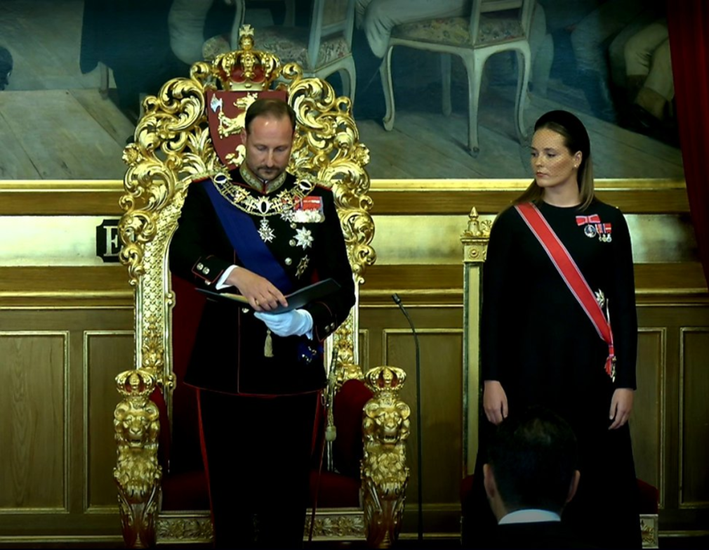 Schimbare de eră la Oslo. Noul rege Haakon al VIII-lea jură credință Constituției după moartea regelui Harald
