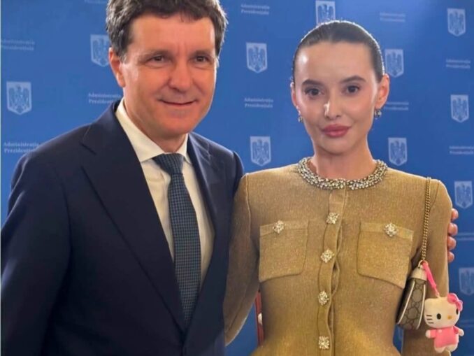 Fake news-ul despre consiliera lui Nicușor Dan, „Hello Kitty” a ajuns la un milion de români. Cine este, de fapt, în poza virală