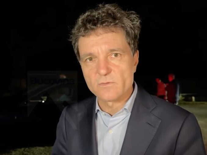 Nicușor Dan, apariție neașteptată la Mănăstirea Dragomirna, înainte de plecarea în Ucraina. De ce l-a invitat Zelenski