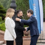 Nicușor Dan și Volodimir Zelenski la summitul Carpathian 8 din Ucraina